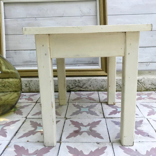 Table en bois blanc