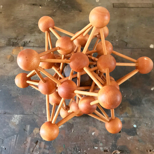 Atome en bois