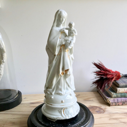 Vierge à l'enfant en porcelaine