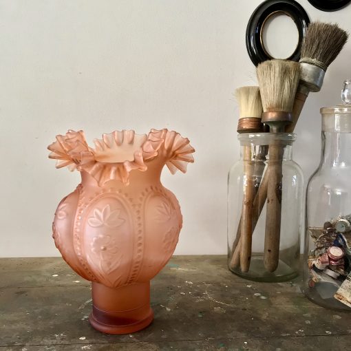 Vase à collerette rose